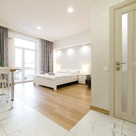 Lux Apartments Lviv Ngoại thất bức ảnh