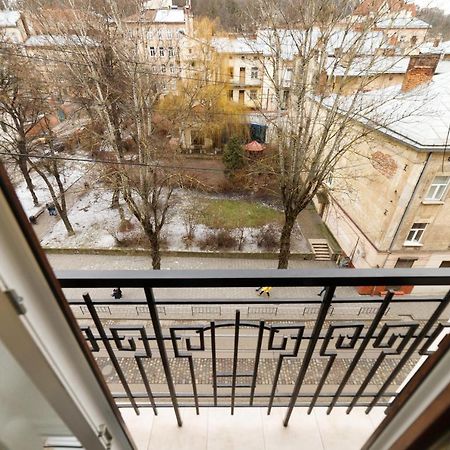 Lux Apartments Lviv Ngoại thất bức ảnh