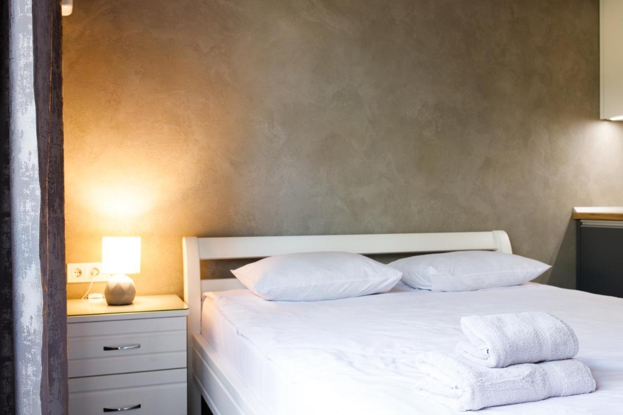 Lux Apartments Lviv Ngoại thất bức ảnh