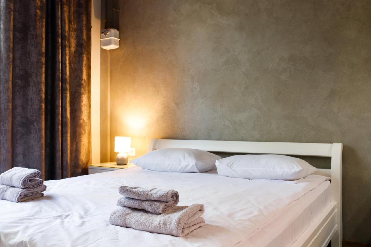 Lux Apartments Lviv Ngoại thất bức ảnh