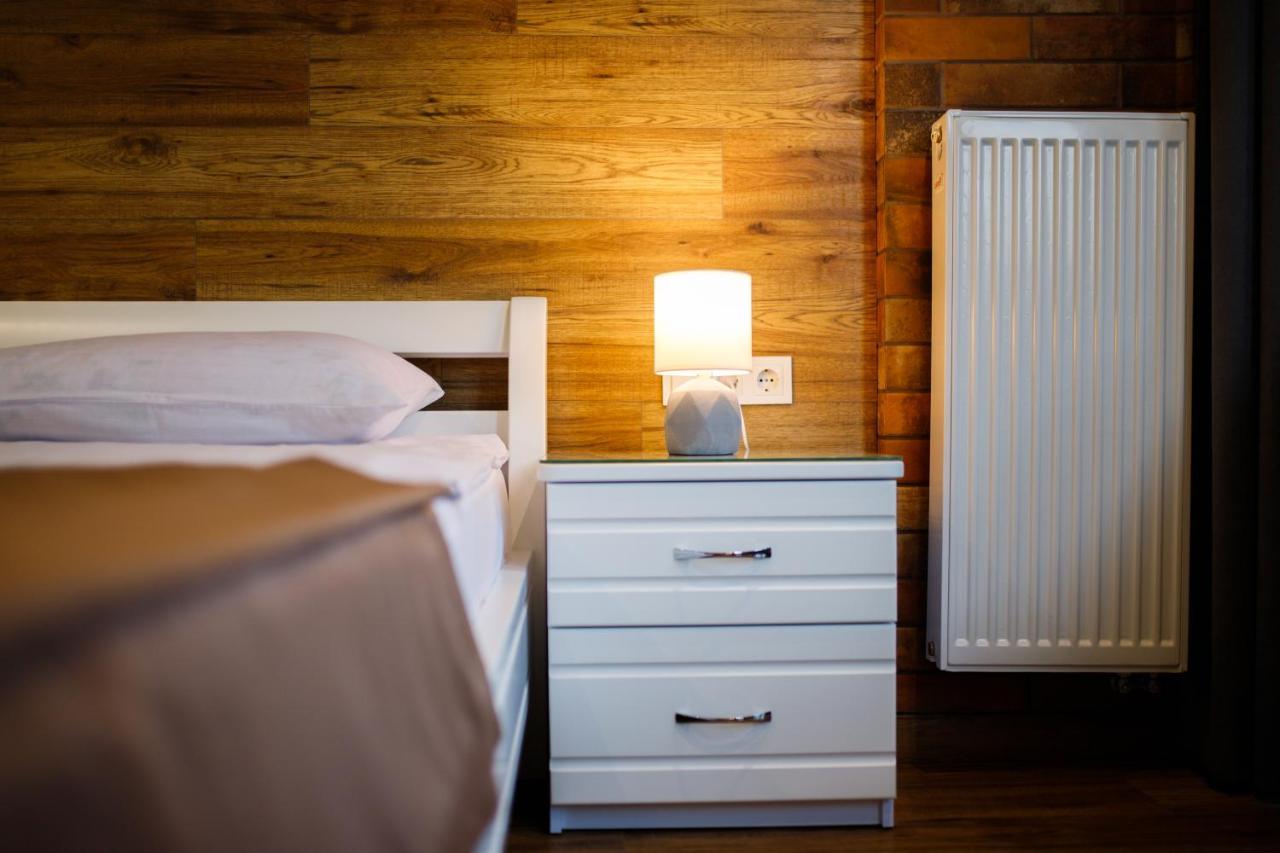 Lux Apartments Lviv Ngoại thất bức ảnh