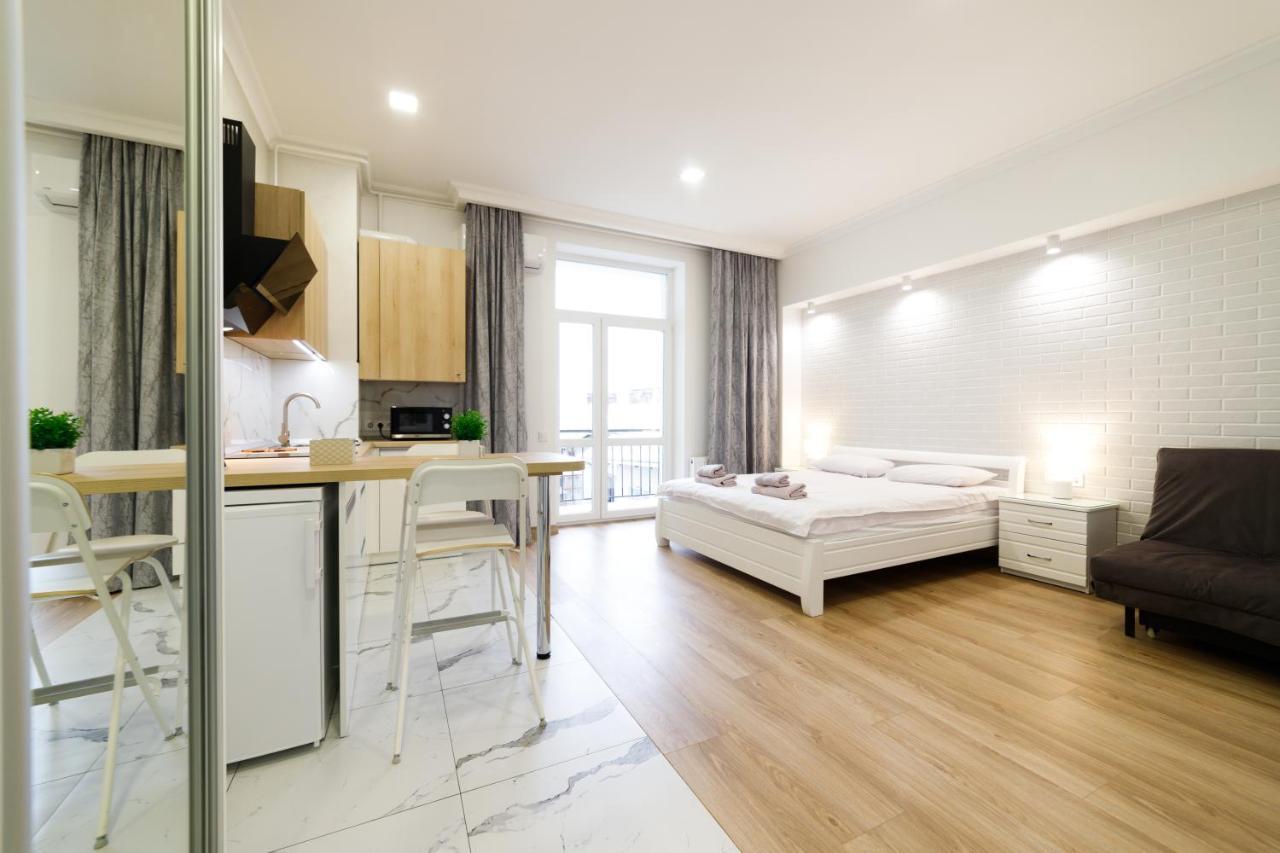 Lux Apartments Lviv Ngoại thất bức ảnh