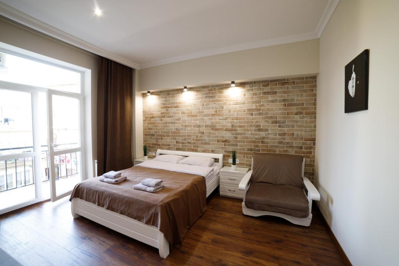 Lux Apartments Lviv Ngoại thất bức ảnh