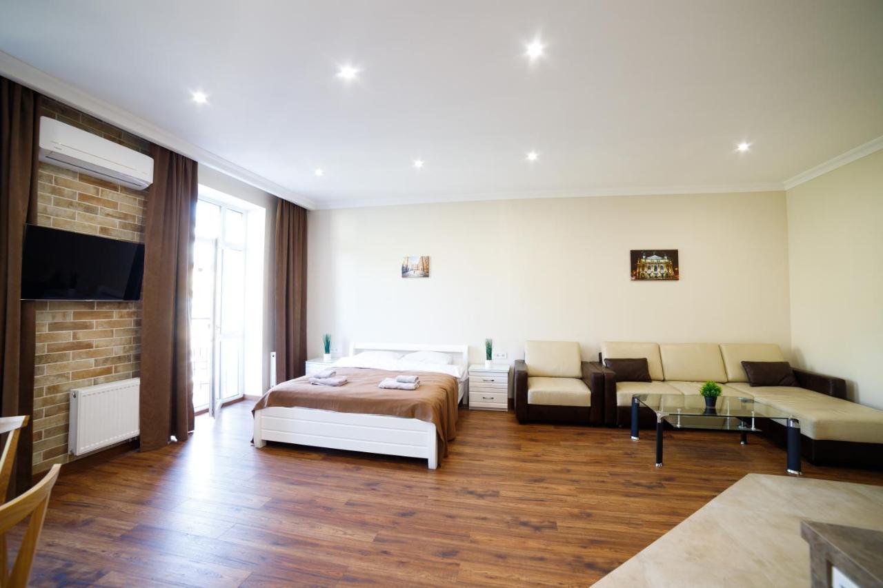 Lux Apartments Lviv Ngoại thất bức ảnh