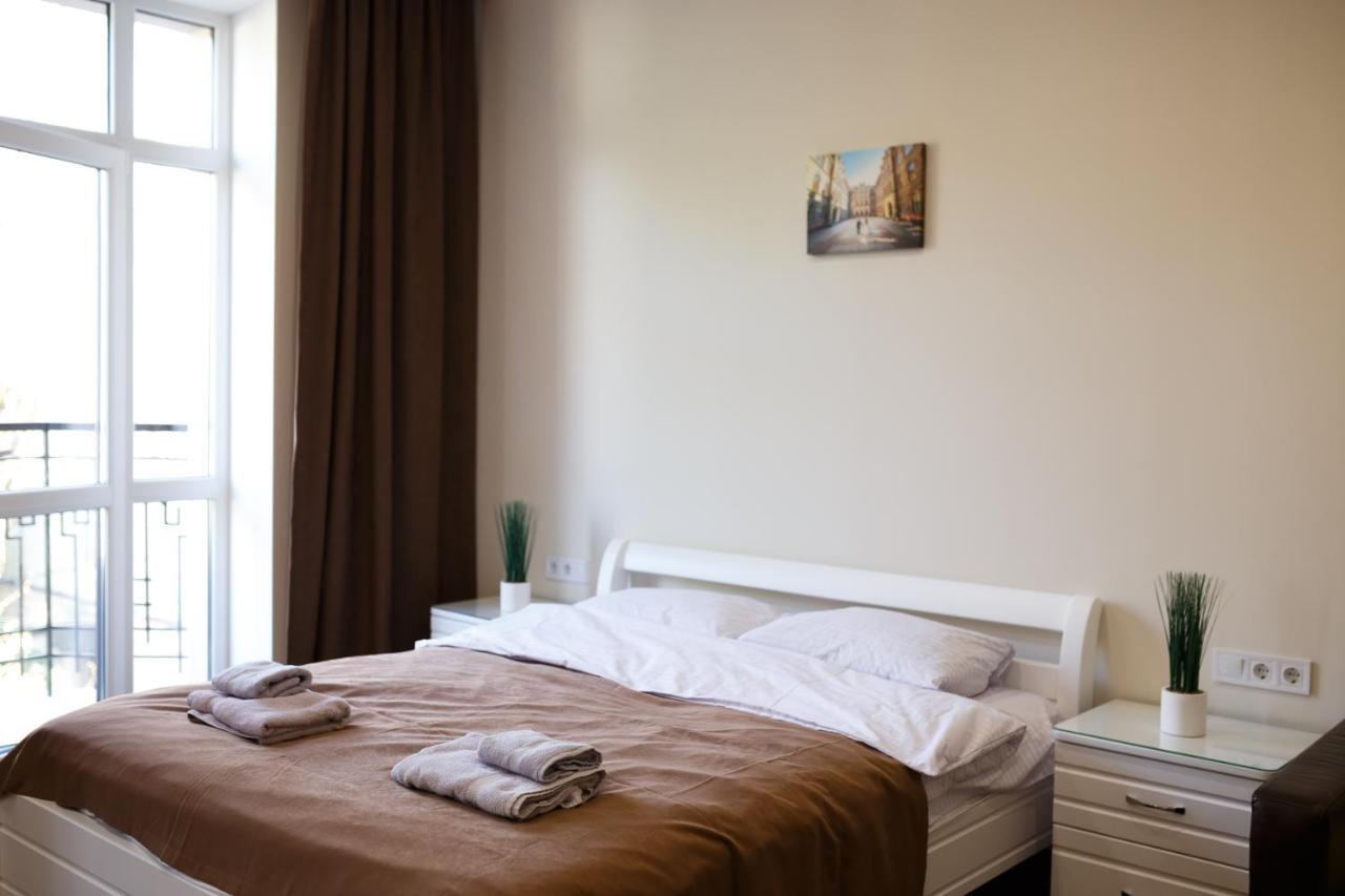 Lux Apartments Lviv Ngoại thất bức ảnh