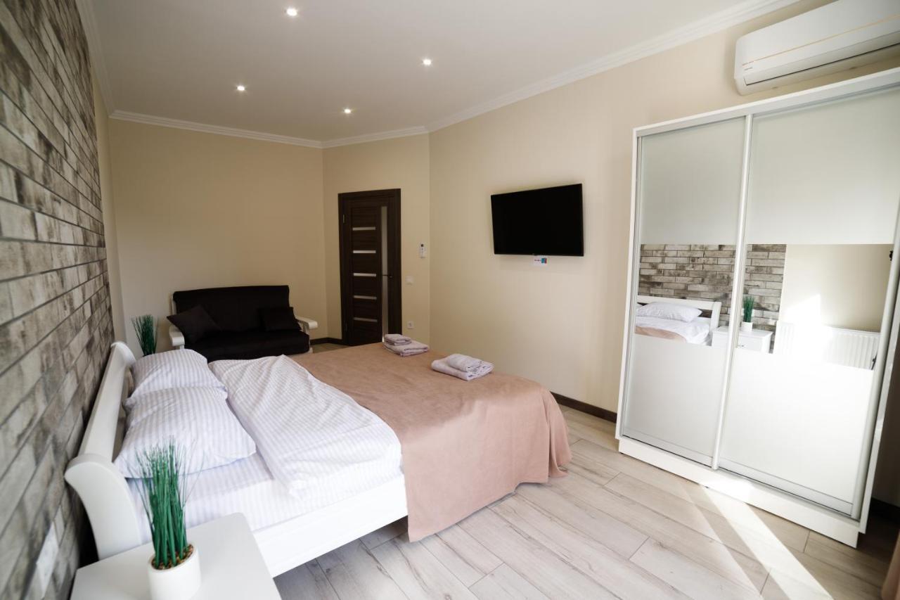 Lux Apartments Lviv Ngoại thất bức ảnh