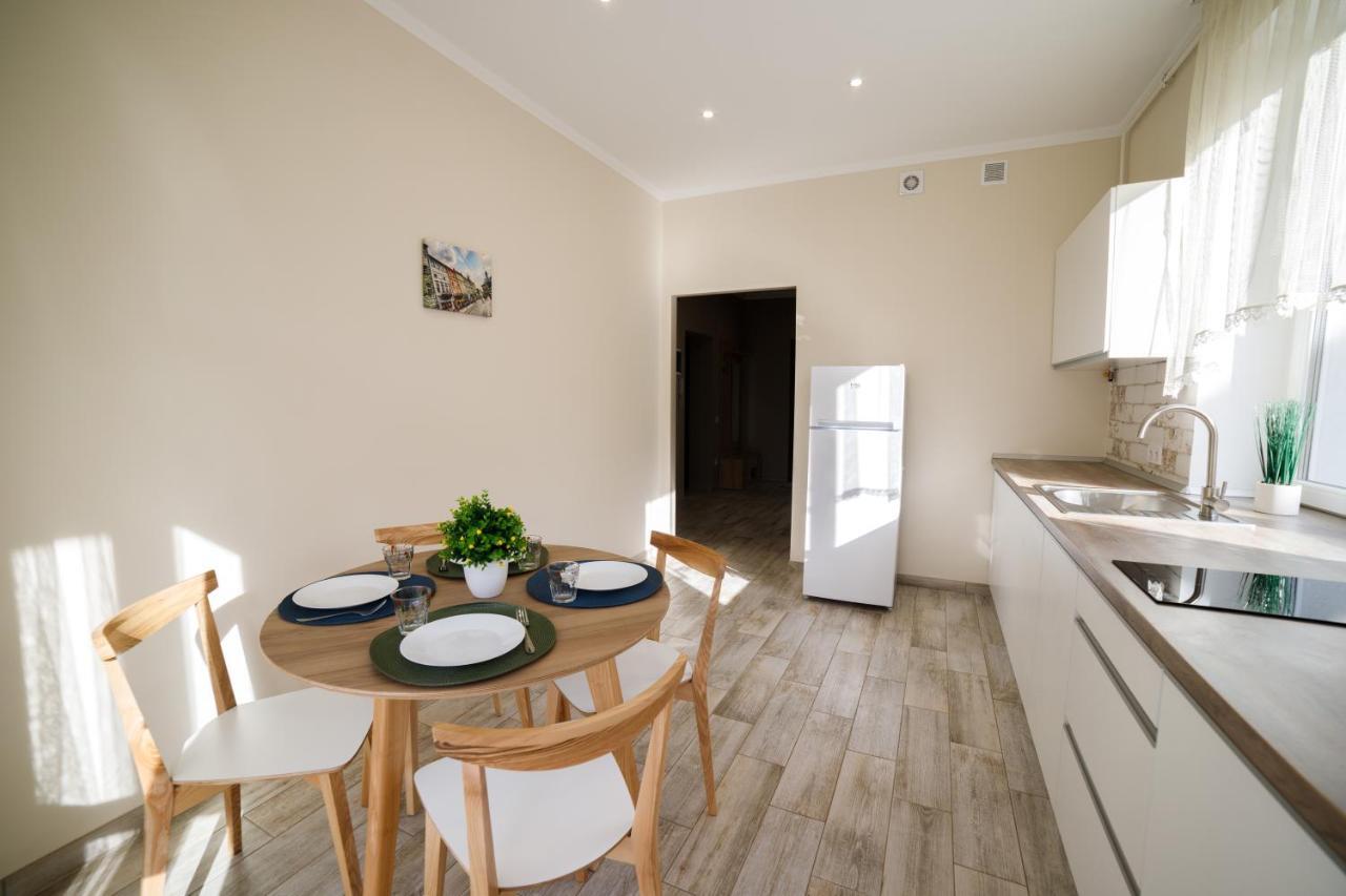 Lux Apartments Lviv Ngoại thất bức ảnh