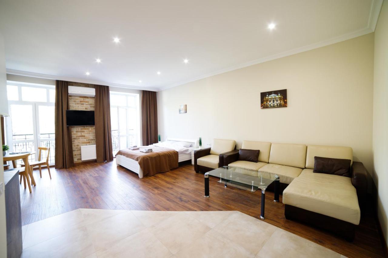 Lux Apartments Lviv Ngoại thất bức ảnh