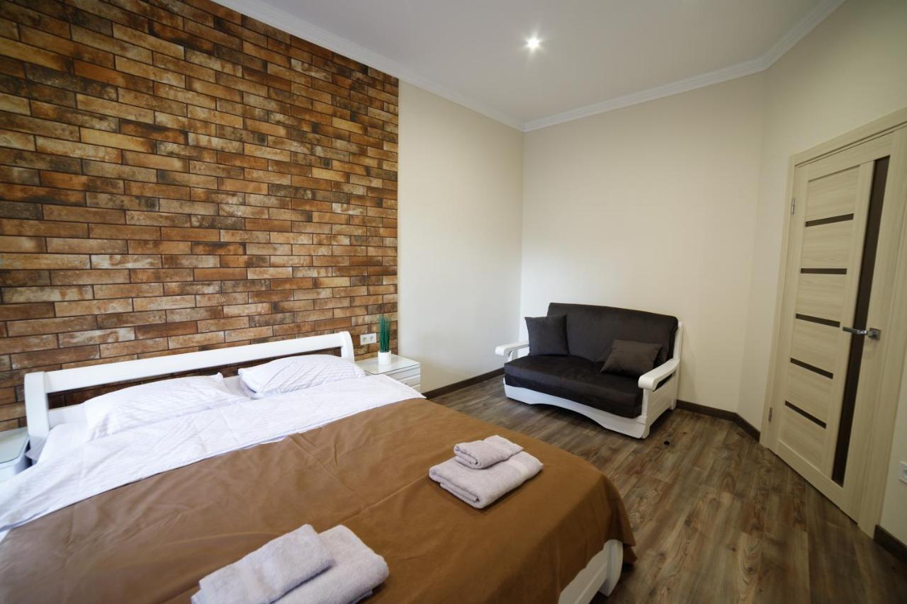 Lux Apartments Lviv Ngoại thất bức ảnh