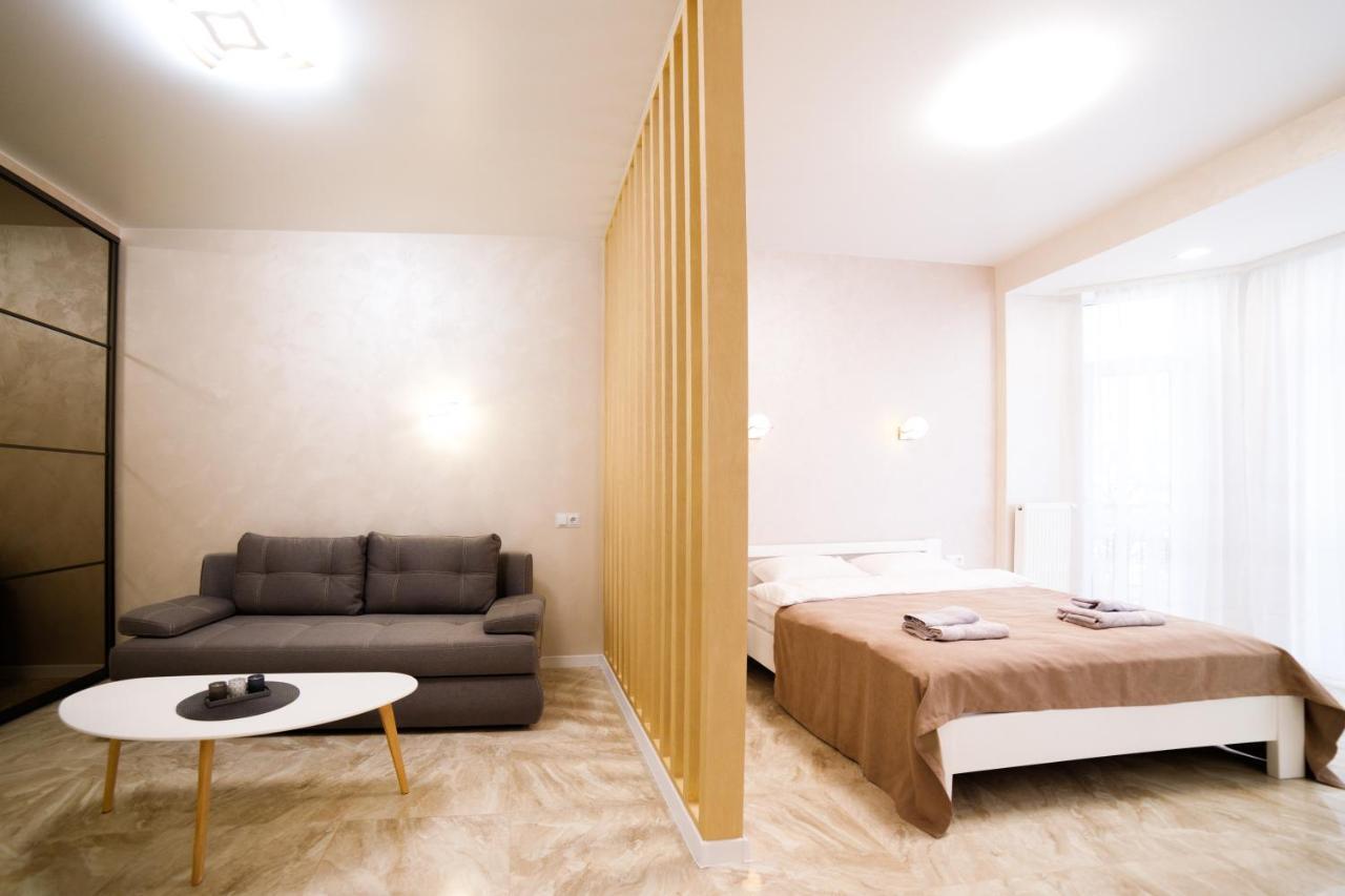 Lux Apartments Lviv Ngoại thất bức ảnh