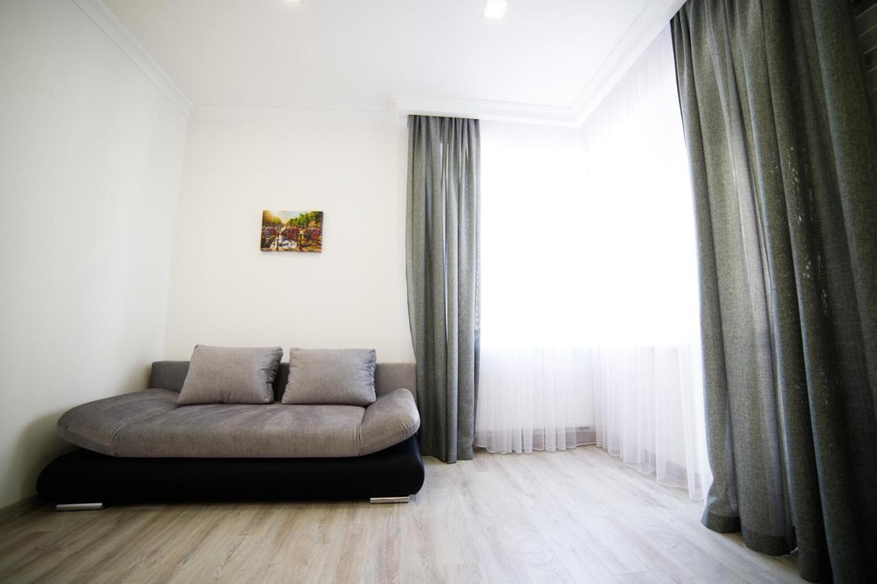 Lux Apartments Lviv Ngoại thất bức ảnh