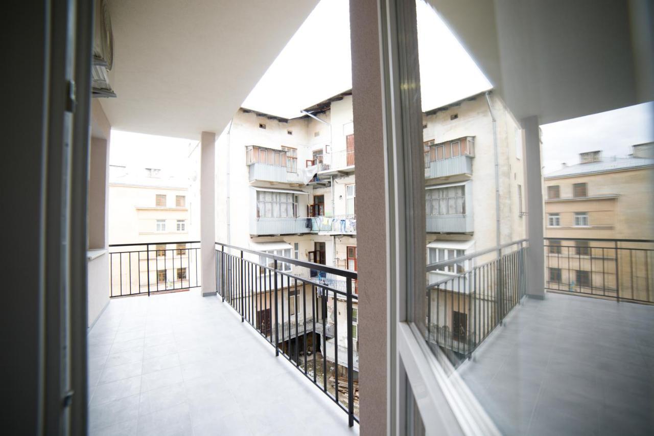 Lux Apartments Lviv Ngoại thất bức ảnh