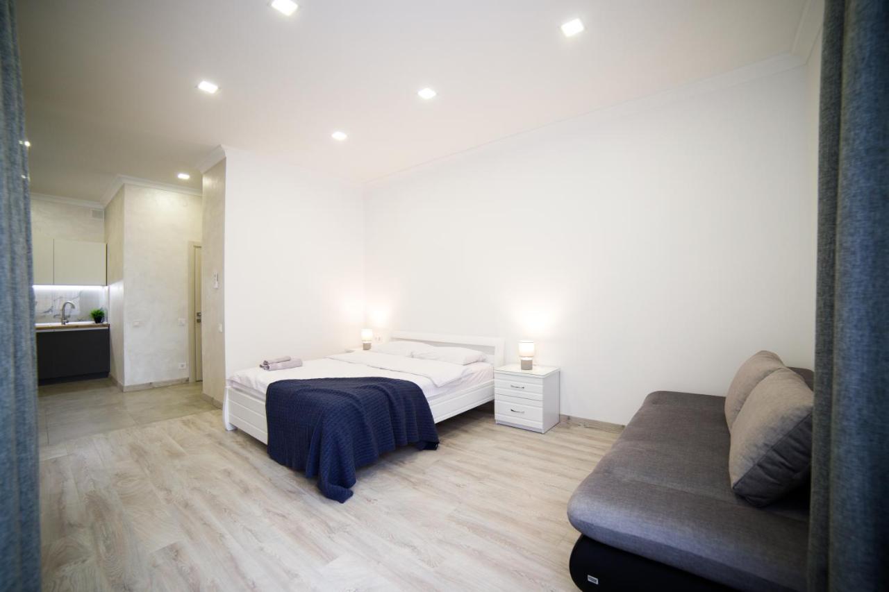 Lux Apartments Lviv Ngoại thất bức ảnh
