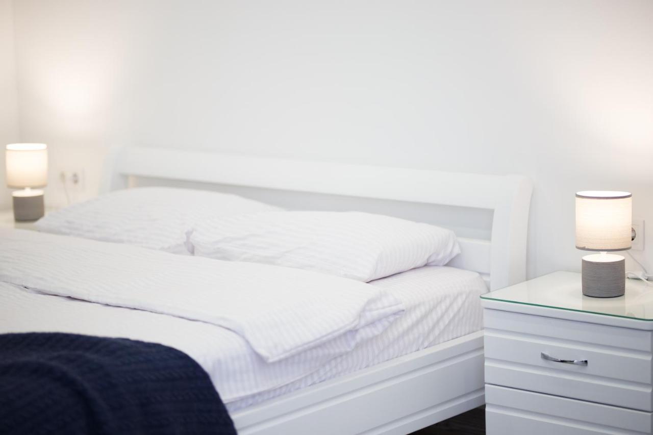 Lux Apartments Lviv Ngoại thất bức ảnh