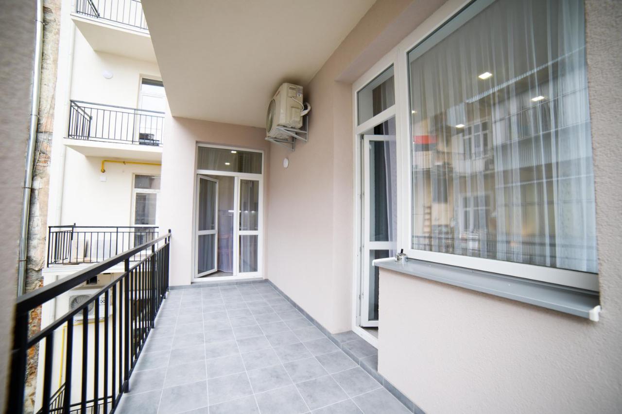 Lux Apartments Lviv Ngoại thất bức ảnh