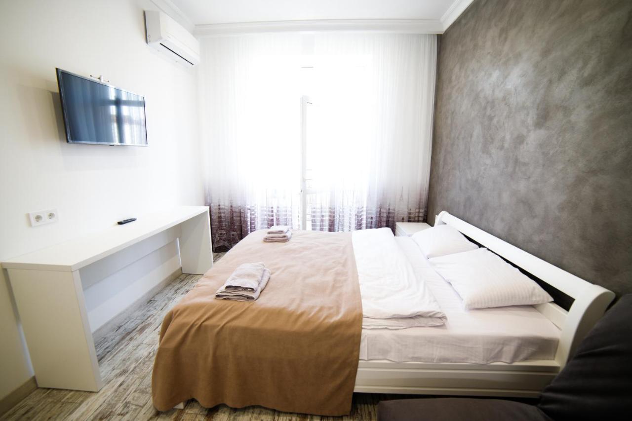 Lux Apartments Lviv Ngoại thất bức ảnh